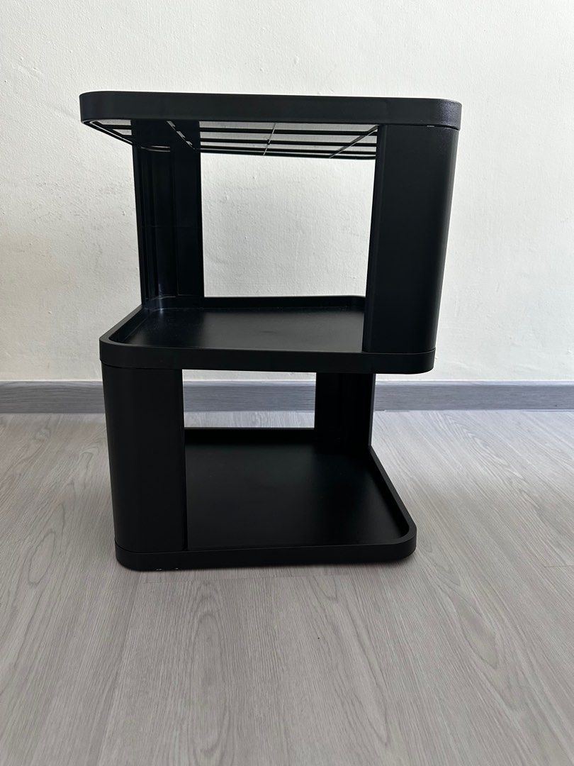 Side table (Category: Outdoor Furniture) located in Singapore. Submitted by peapeaa (Listing ID 1400724536, Image 1). Description: Designer style side table for sale. .