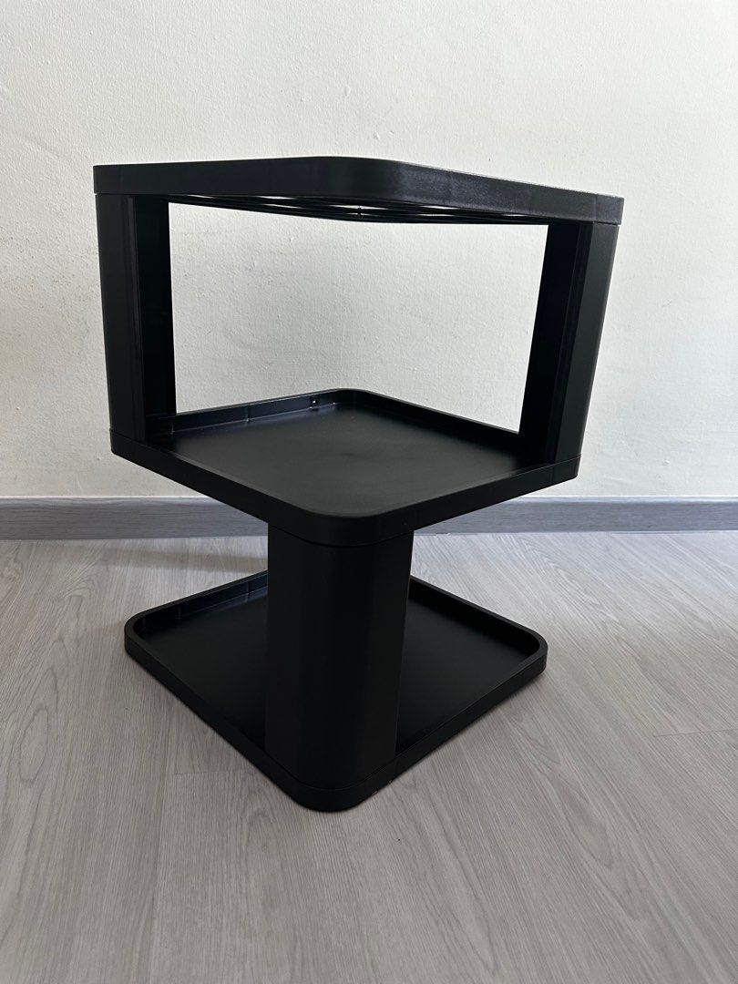 Side table (Category: Outdoor Furniture) located in Singapore. Submitted by peapeaa (Listing ID 1400724536, Image 2). Description: Designer style side table for sale. .