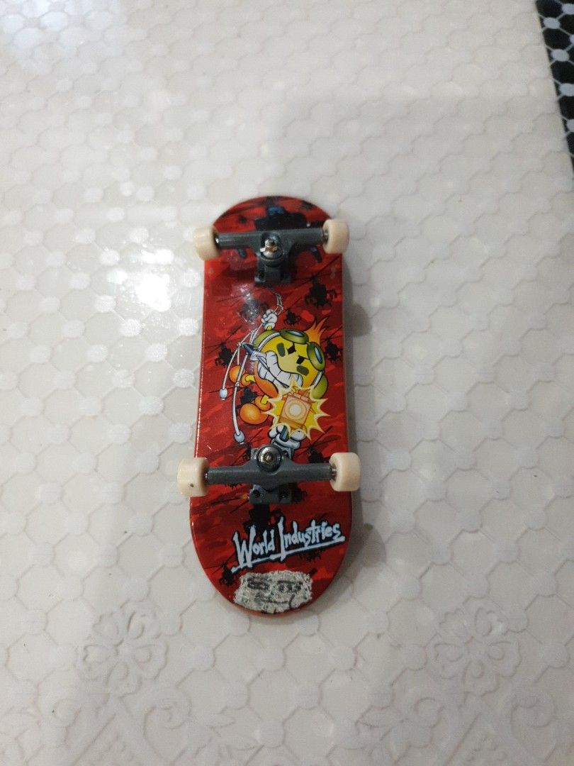 Tech deck (Category: Kids Toys) located in Singapore. Submitted by tufff (Listing ID 1400729662, Image 2). Description: can remove the thing I made at the bottom .