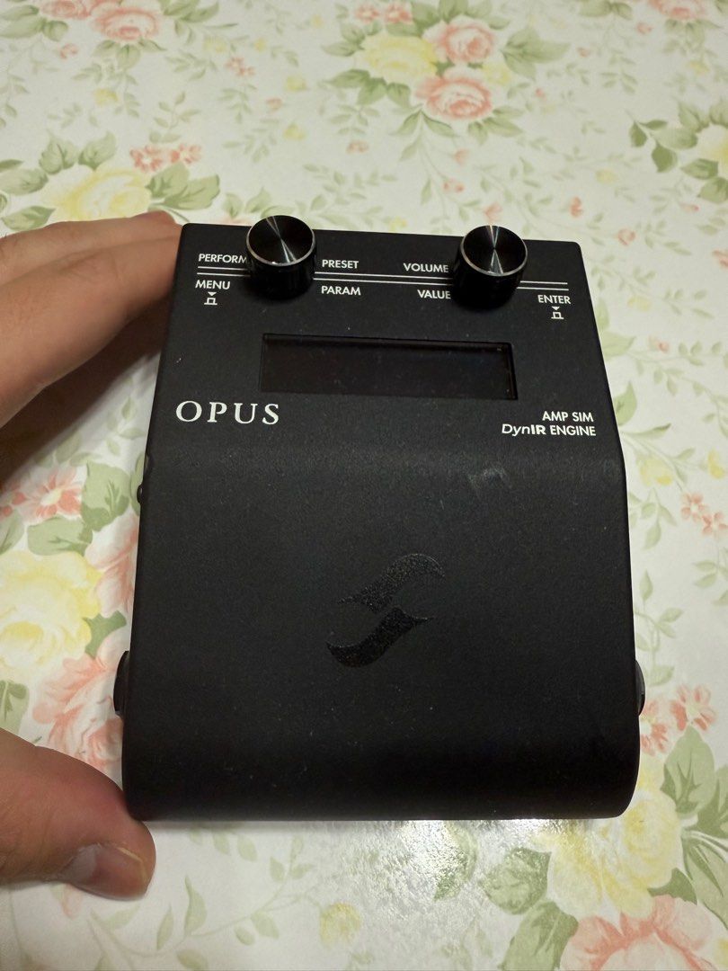 Two Notes Opus （分類：樂器）位於 Hong Kong。 由 ross3751 提交（商品編號 1400743091，圖片 1）。簡介： Two notes Opus 有TSM Pre amp 有 cab sim 可以話係digital amp sim 可以加載IR 文件 由clean amp 到 彈metal 都得 砌board神器 連原裝包裝盒。