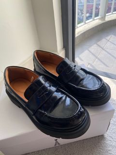 (Category: ) located in . Submitted by shoesies (Listing ID 1400590958, Image 1). Description: .