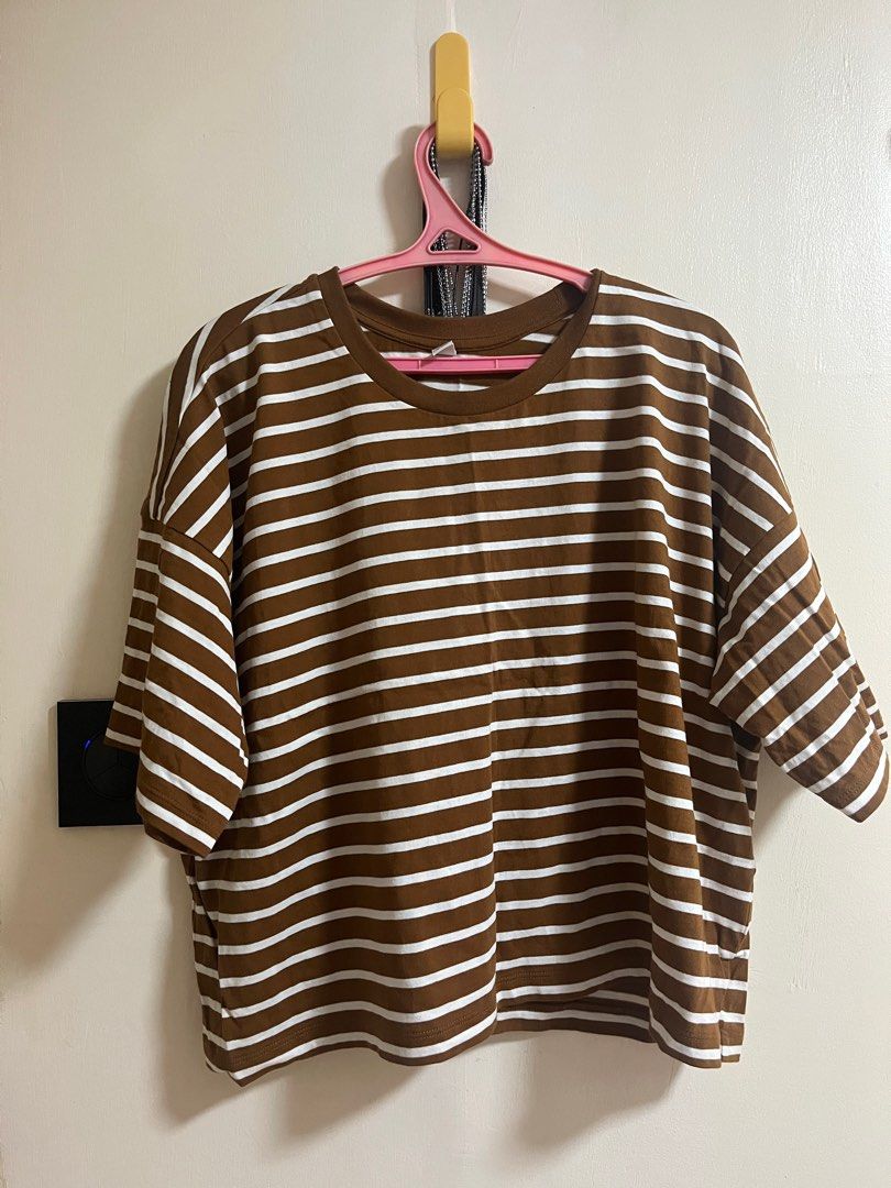 Uniqlo Stripes Brown Shirt (Category: Shirts) located in Bulacan. Submitted by sinvendor (Listing ID 1400749269, Image 1). Description: never used .