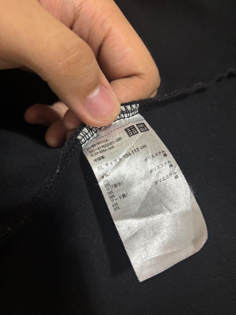 Uniqlo tech fleece (Category: Coats, Jackets and Outerwear) located in Antipolo. Submitted by jerom19 (Listing ID 1400694952, Image 3). Description: Dimes in inches 21.5x26.5 Xl on tag All zip working Authentic.