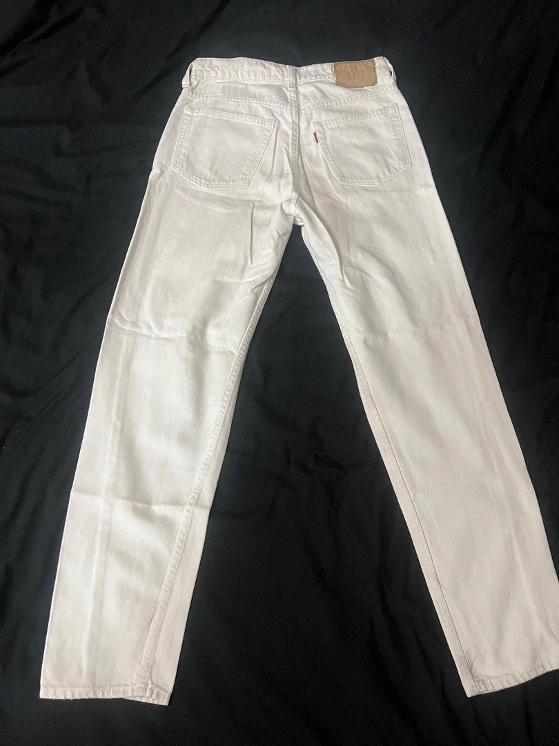 White Jeans (Category: Jeans) located in Cavite. Submitted by itsoper (Listing ID 1400690394, Image 3). Description: 🇯🇵 Japan Find! Bought this in Japan — the brand label has already faded, and it’s a bit too long for me. Size: Small 📏 Measurements: Length: 40 inches Width: 14 inches.