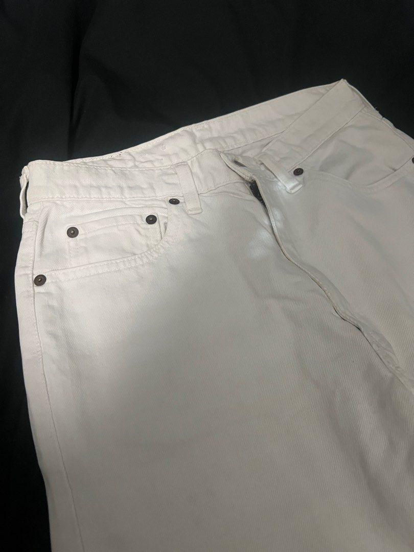 White Jeans (Category: Jeans) located in Cavite. Submitted by itsoper (Listing ID 1400690394, Image 2). Description: 🇯🇵 Japan Find! Bought this in Japan — the brand label has already faded, and it’s a bit too long for me. Size: Small 📏 Measurements: Length: 40 inches Width: 14 inches.