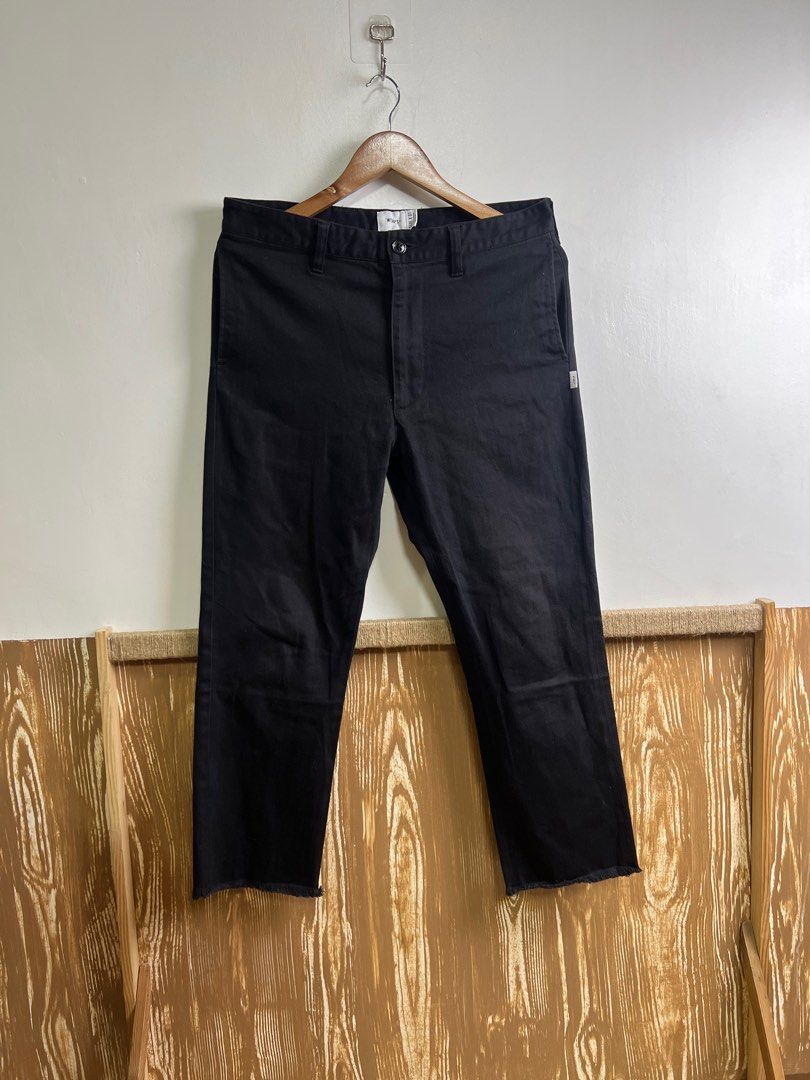 WTAPS TROUSERS COTTON TWILL (Category: Jeans) located in Baguio. Submitted by hiswardr0be (Listing ID 1400778961, Image 1). Description: MEDIUM 30-32 waist(32 on tape) 35 length 7 leg opening Slim fit fitting.