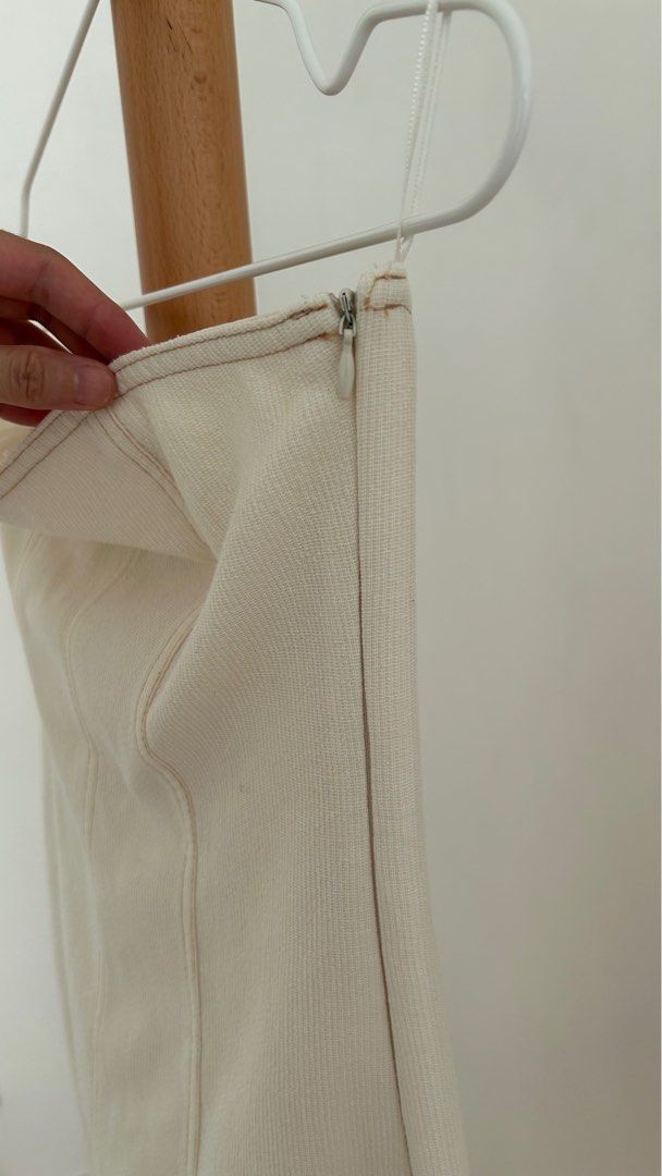 Zara Strapless Midi Dress - Size S (Category: Dresses) located in Cavite. Submitted by apuchiko (Listing ID 1400586711, Image 1). Description: Never worn. Still with tag. Color: Off-white .