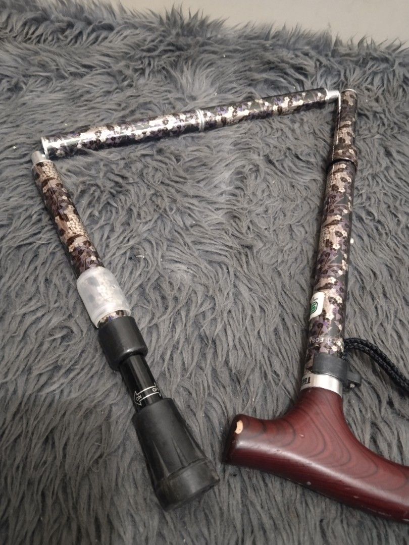 Affordable foldable walking cane/stick A😍👌 (Category: Medical Supplies & Tools) located in Malolos. Submitted by afford.japan (Listing ID 1400927511, Image 3). Description: - Adjustable walking cane - Patterned shaft - Comfortable wooden handle - Includes wrist strap - Foldable design - Rubber tip for stability - Dark brown handle finish.