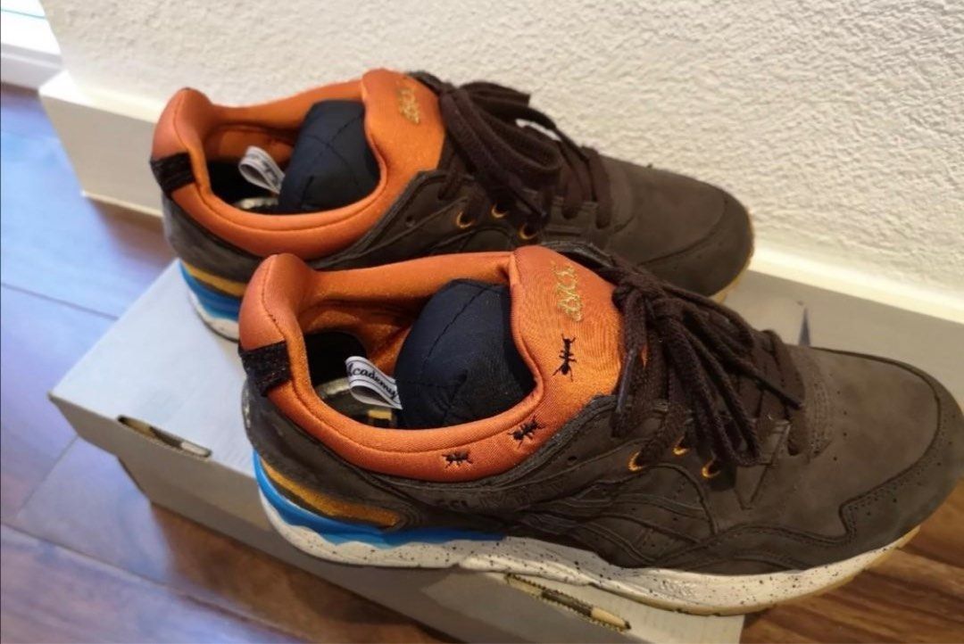 Asics Gel-Lyte V Surredaliste (Category: Sneakers) located in Taguig. Submitted by jefc410 (Listing ID 1400781226, Image 3). Description: - Asics Gel-Lyte V sneakers - Dark brown color - Size: US 8 / Euro 40.5 - Includes original box, extra laces, and tags.