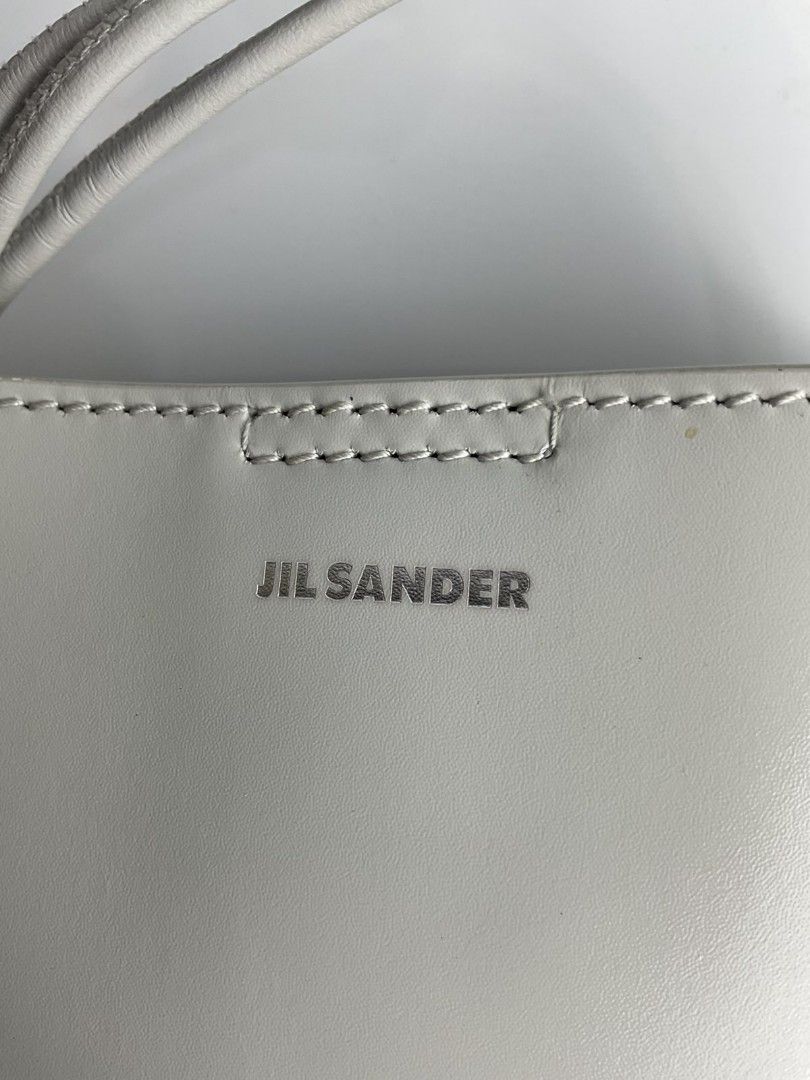 Auth Jil Sander bag (Category: Luxury Bags & Wallets) located in Caloocan City. Submitted by siftedthriftedph (Listing ID 1400851542, Image 2). Description: Jil Sander Tangle bag Light gray color, minimalist design Beautiful leather H-7.08in x L-5.51in.