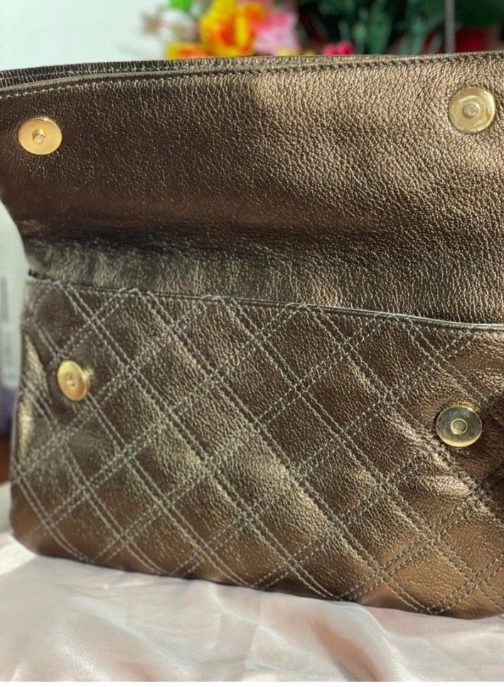 💯Authentic Marc Jacobs Gold Eugenie Clutch Wallet (Category: Luxury Bags & Wallets) located in Tagum. Submitted by maryjanepradalux (Listing ID 1400790854, Image 3). Description: *with card&Dustbag *No Issue *No flaws *Brandnew *Money Back Guarantee if proven fake *Bought from singapore *Pm for more details *MARC JACOBS.