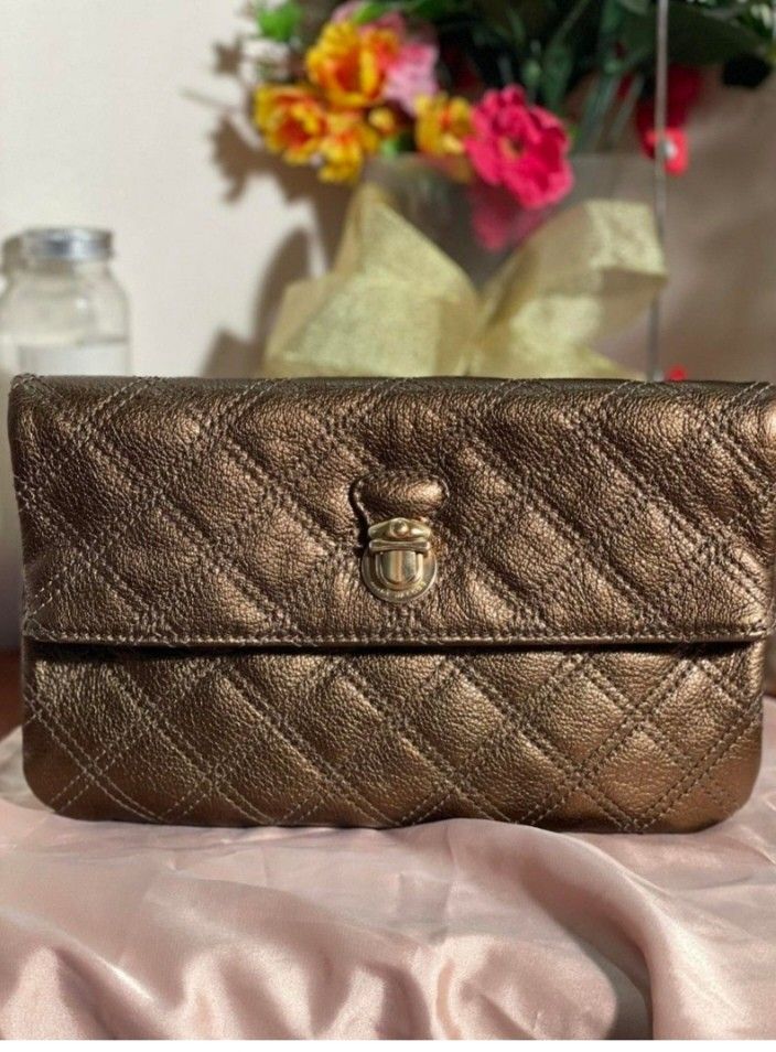 💯Authentic Marc Jacobs Gold Eugenie Clutch Wallet (Category: Luxury Bags & Wallets) located in Tagum. Submitted by maryjanepradalux (Listing ID 1400790854, Image 2). Description: *with card&Dustbag *No Issue *No flaws *Brandnew *Money Back Guarantee if proven fake *Bought from singapore *Pm for more details *MARC JACOBS.