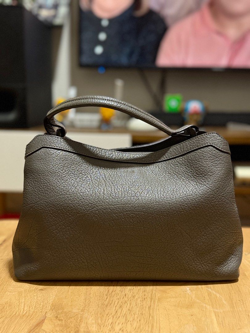 Be Ge (Category: Luxury Bags & Wallets) located in Quezon City. Submitted by ateshandpick (Listing ID 1376022198, Image 1). Description: Be Ge Authentic Negotiable Genuine Leather.