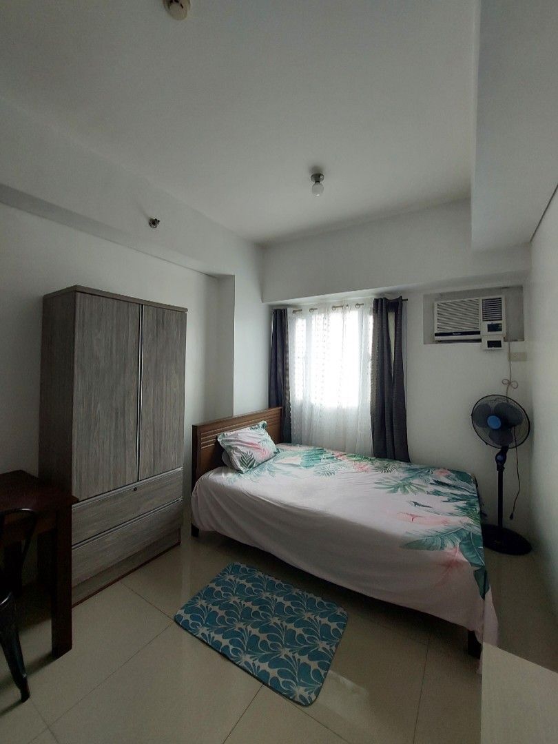 Beacon Studio for Sale - Clean title (Category: Apartments & Condos) located in Manila. Submitted by patrickb69 (Listing ID 1304422292, Image 2). Description: Studio 21 sm, very quiet, 17th floor, clean & fully furnished clean Title The condo is also near to different establishments such as Makati Central Square, San Lorenzo Park, Greenbelt, The Landmark, Glorietta, and SM Ayala Makati. It is also close to convenient public transportation, such a
