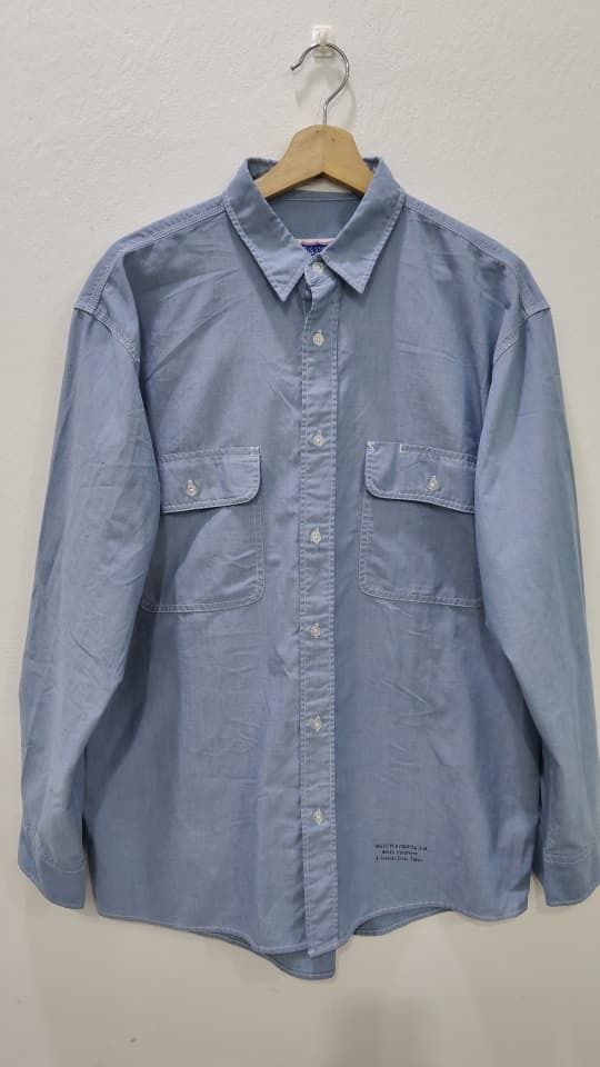 BIG SMITH CHAMBRAY (Category: Formal Shirts) located in Alor Setar. Submitted by mujaretroo (Listing ID 1400924913, Image 1). Description: Brand : BIG SMITH Condition : Good ( masih dalam keadaan baik ) Size : 22X31 Colour : Light blue .