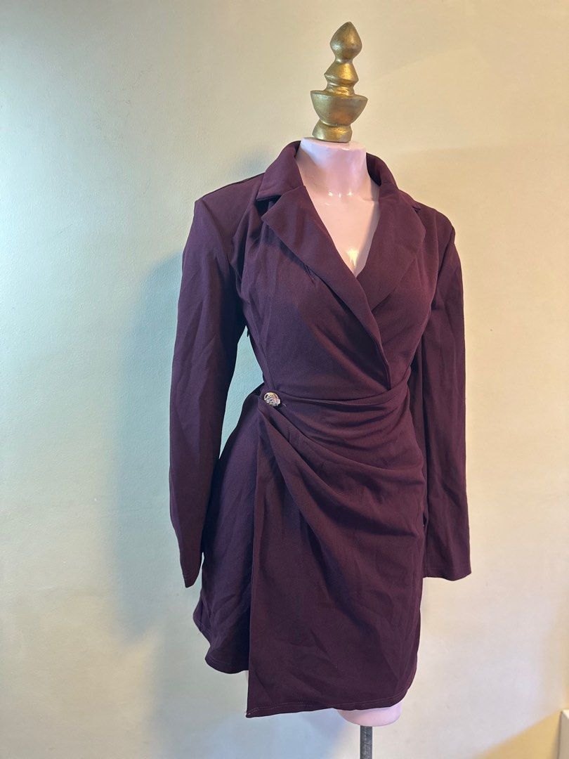 Blazer (formal ) Dress Burgundy (Category: Dresses) located in Quezon City. Submitted by plines (Listing ID 1400786975, Image 3). Description: XS - small.