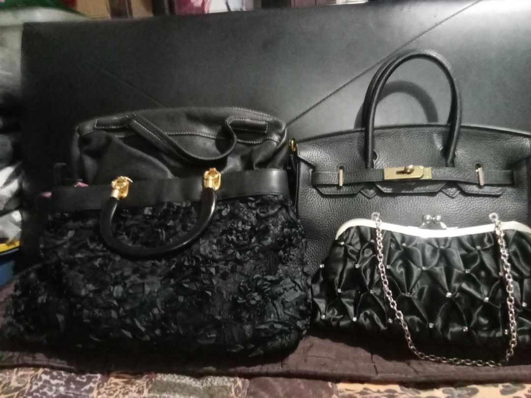 Bundle of 4. Hand bags/with sling (Category: Cross-body Bags) located in Quezon City. Submitted by aileenmbor30110 (Listing ID 1400962000, Image 1). Description: 1. Birkin inspired with detachable sling. Flaws may rubs but bearable I leather conditioner and kiwi all good na. 2. black 2way with sling, may rubs na dn pero hnd masyado halata, yng zipper sa pocket sa loob ang sira. 3. Hand bag with design all goods nman. 4. kisslock hand bag with stu