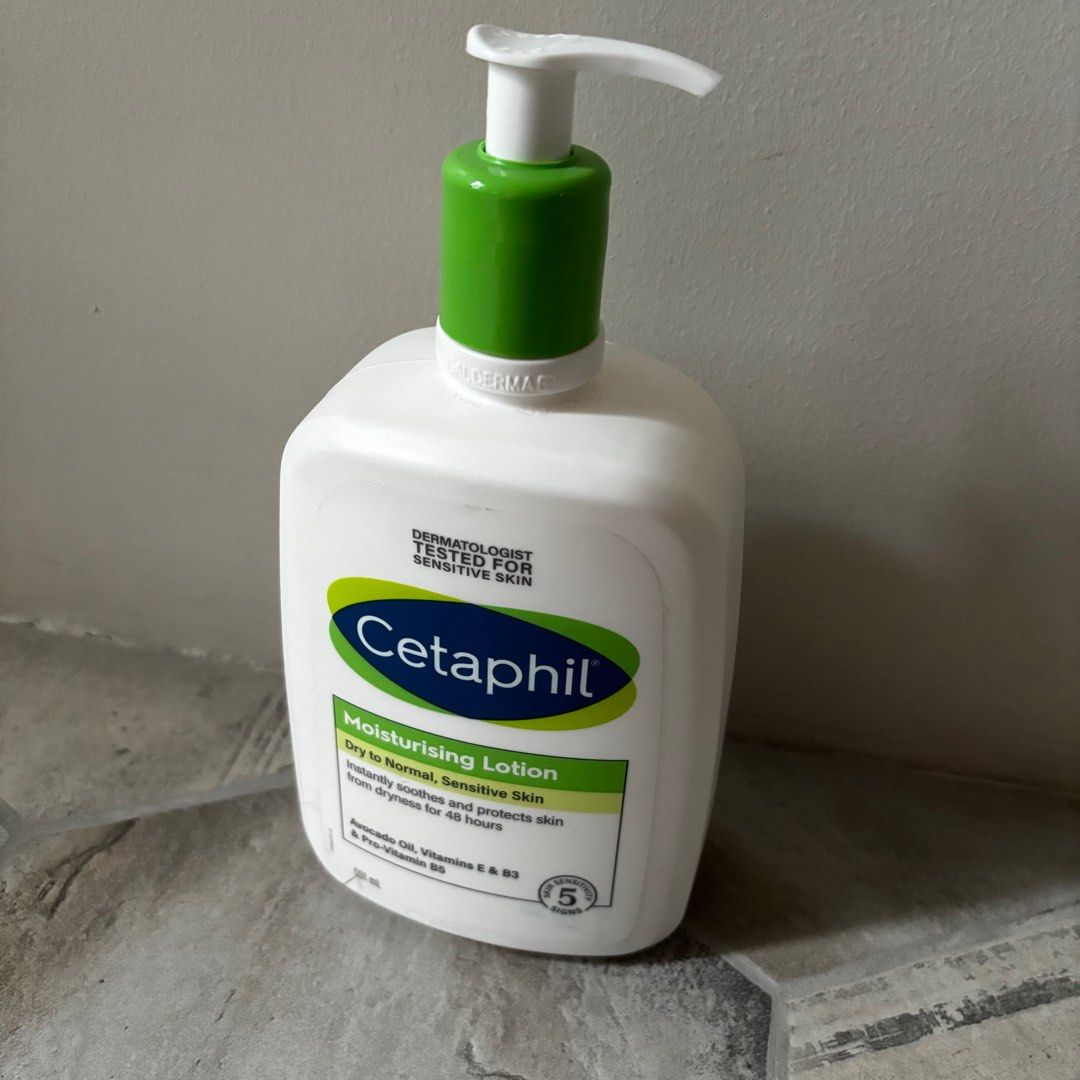 CETAPHIL Moisturizing Lotion 591ml (Category: Face Care) located in Manila. Submitted by miskym (Listing ID 1400872058, Image 2). Description: Expiration Date: April 2026.