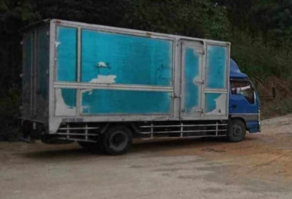 Closed Van Truck For Sale (Category: Heavy Vehicles) located in Manila. Submitted by deliverysa79710 (Listing ID 1400827799, Image 1). Description: 🚛 FOR SALE: Isuzu Elf Closed Van (Sobida Rebuilt) 🚛 ✅ No Truck Ban – Engine Plate #4 ✅ Casa Maintained at Sobida Plant (just serviced, no issues) ✅ Brand New Tires – Ready to Roll ✅ 6-Wheeler | Manual Transmission ✅ Durable Isuzu Aluminum Closed Van Body 📌 Viewing Location: Sunnyville East Manor, A