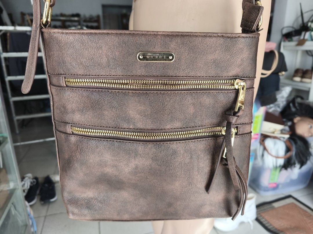 CLUCI Coffee Crossbody Sling Bag (Category: Cross-body Bags) located in Cavite. Submitted by hellosweetrepeat (Listing ID 1400881326, Image 1). Description: 📌CLUCI Crossbody Bag in Coffee Soft leather. Like New. Can send additional pics. Chat for offers and inquiries..