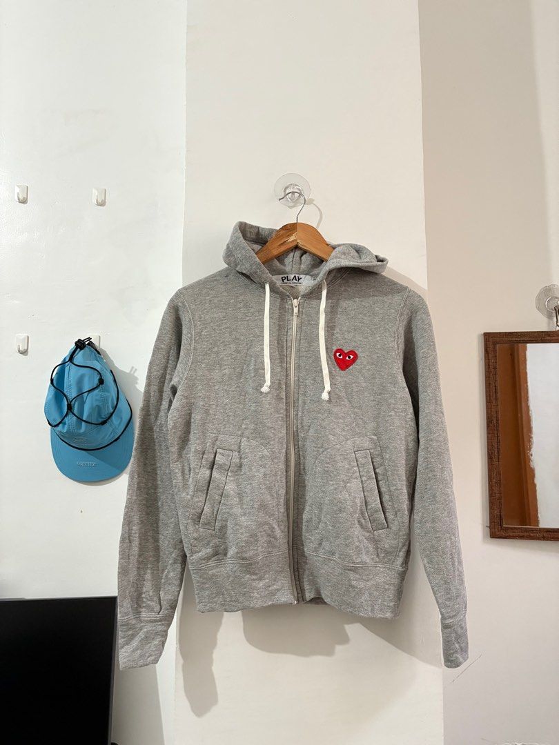 COMME DES GARCONS PLAY MULTI LOGO HEART ZIP UP JACKET (Category: Luxury Apparel) located in Naga. Submitted by archivedseller (Listing ID 1400902548, Image 1). Description: •9.5/10 CONDITION •ISSUE SCRATCH PINHOLE CHECK PICS •SIZE M ON TAG •AUTHENTIC •W 19 INCHES •LENGHT 22.5 INCHES.