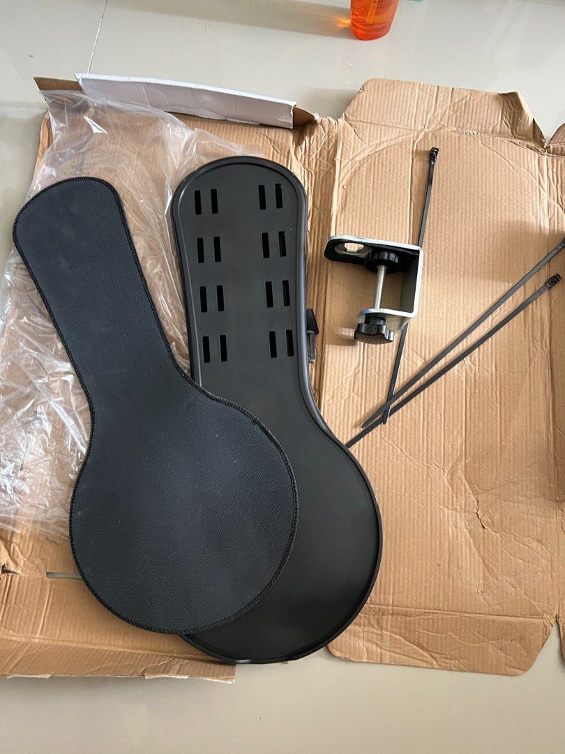 Computer Desk Arm Rest (Category: Computer Parts) located in Taguig. Submitted by scientist.closet (Listing ID 1400839581, Image 2). Description: Never used. Hindi lang comfy yung gagamit. Negoatiable po ng konti 😅 You can connect it to your arm chair or table for extension.