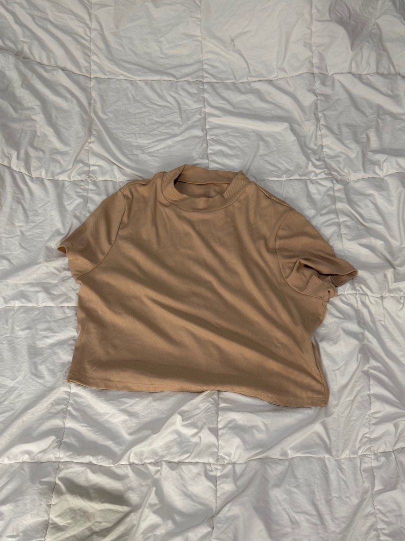 Crop Top (Category: Others Tops) located in Quezon City. Submitted by anjvb (Listing ID 1400789711, Image 1). Description: .