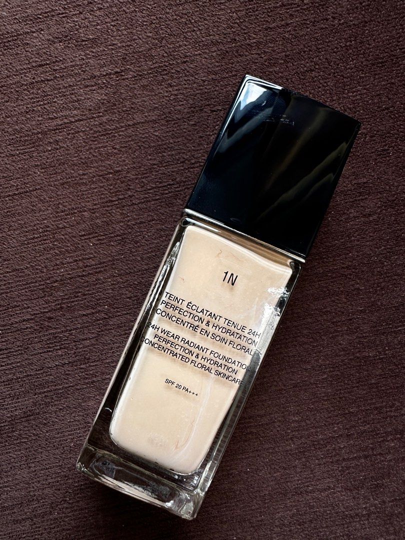 Dior Forever Skin Glow Foundation (Category: Makeup) located in Mandaluyong City. Submitted by kkloset_ (Listing ID 1400846508, Image 2). Description: Brand new never used Dior Forever Skin Glow Foundation Shade 1N - Perfect for glowy base - Used only 1 pump to check shade match (RFS: doesn’t match my skin tone) - Authentic bought from Sephora US - No box&receipt already, sold as-is Strictly no refunds, sales are final..