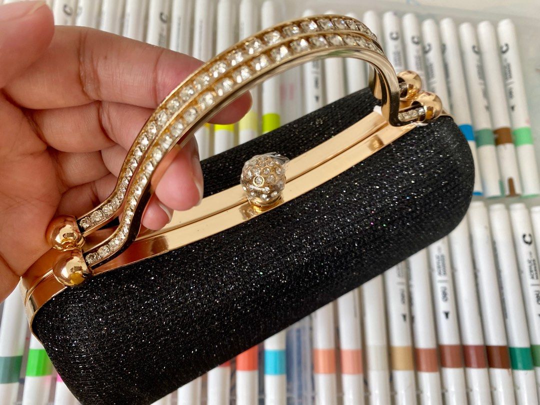 Elephant Island Clutch in black (Category: Clutches) located in Calamba. Submitted by stellarstuffandshop (Listing ID 1400785315, Image 3). Description: BNew with tag No other inclusions No flaws, no issues.