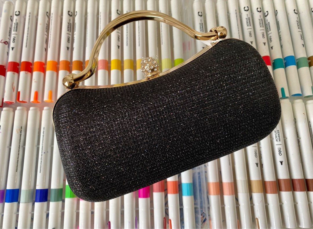 Elephant Island Clutch in black (Category: Clutches) located in Calamba. Submitted by stellarstuffandshop (Listing ID 1400785315, Image 1). Description: BNew with tag No other inclusions No flaws, no issues.