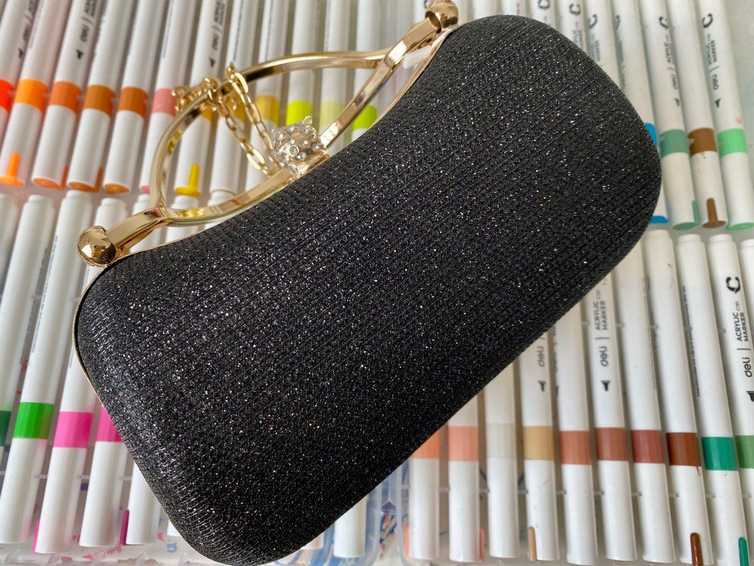 Elephant Island Clutch in black (Category: Clutches) located in Calamba. Submitted by stellarstuffandshop (Listing ID 1400785315, Image 2). Description: BNew with tag No other inclusions No flaws, no issues.