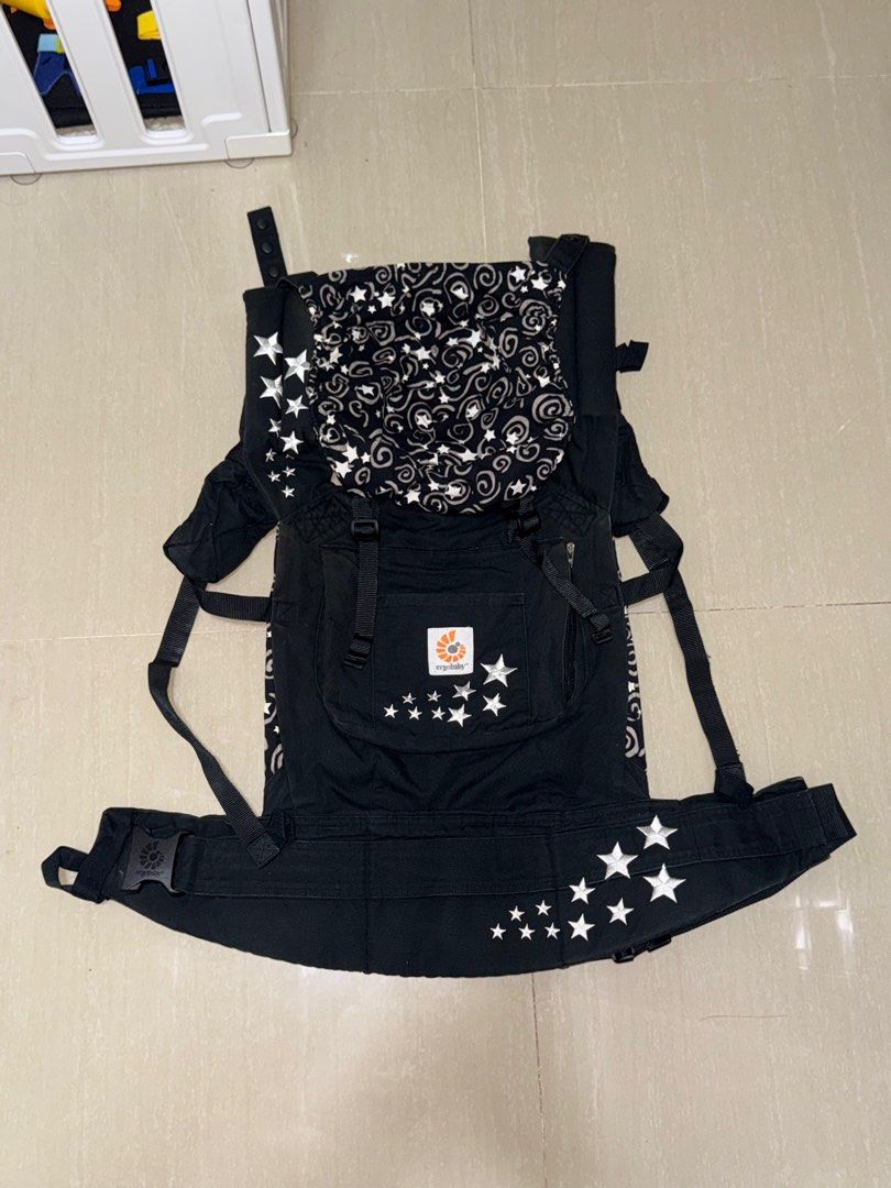 Ergobaby Carrier (Category: Carriers & Slings) located in Taguig. Submitted by ccbeauteouscollection (Listing ID 1400839219, Image 1). Description: Ergobaby Carrier - used but still in pristine condition Taguig City.