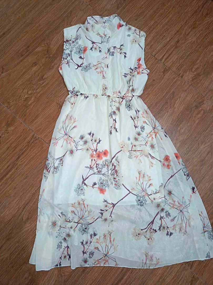 Floral Sleeveless Dress (Category: Dresses) located in Mabalacat. Submitted by jg0701 (Listing ID 1400894889, Image 1). Description: - Sleeveless floral dress - Chinese Collared neckline - Cinched waist for a flattering fit - Lightweight, flowy fabric - Versatile for various occasions XXL on tag but fit only to small.