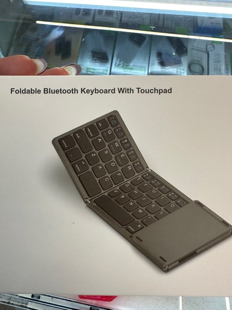 Foldable TriFold Keyboard (Category: Computer Keyboard) located in Taguig. Submitted by grassyyieeebeyb (Listing ID 1400792846, Image 3). Description: Brandnew Trifold Keyboard Rechargeable Bluetooth Wireless.