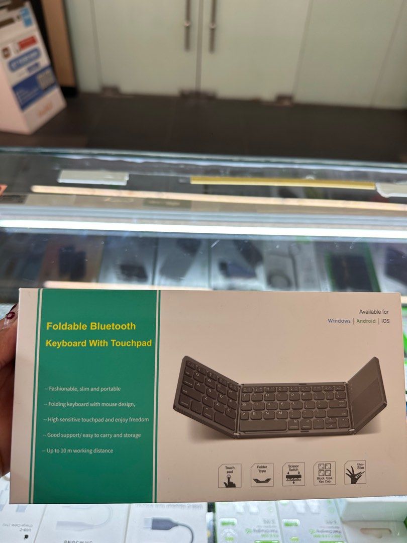 Foldable TriFold Keyboard (Category: Computer Keyboard) located in Taguig. Submitted by grassyyieeebeyb (Listing ID 1400792846, Image 1). Description: Brandnew Trifold Keyboard Rechargeable Bluetooth Wireless.