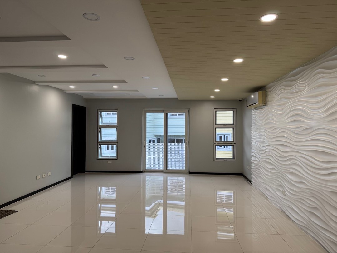 (Category: ) located in . Submitted by Broker5608 (Listing ID 1400800017, Image 1). Description: .