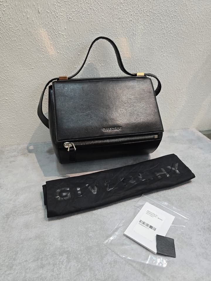 Givenchy Pandora Box Bag (Category: Luxury Bags & Wallets) located in General Santos City (Dadiangas). Submitted by braverabbit.67 (Listing ID 1400957287, Image 1). Description: 💯MONEY BACK GUARANTEE 💯💯👌🏻 Givenchy box 2-way with original duStbag in verygood condition 𝗦𝘂𝗿𝗲 𝗯𝘂𝘆𝗲𝗿 𝗺𝗮𝘆 𝗿𝗲𝗾𝘂𝗲𝗦𝘁 𝗺𝗼𝗿𝗲 𝗱𝗲𝘁𝗮𝗶𝗹𝗲𝗱 𝗽𝗶𝗰𝗦 𝗼𝗿 𝘃𝗲𝗱𝗶𝗼! ‼️𝗙𝗢𝗥 𝗔𝗦𝗔𝗣 𝗥𝗘𝗣𝗟𝗬 𝗠𝗘𝗦𝗦𝗔𝗚𝗘 𝗨𝗦 𝗢𝗡 𝗙𝗔𝗖𝗘𝗕𝗢𝗢𝗞 NAME: LAPUZ 