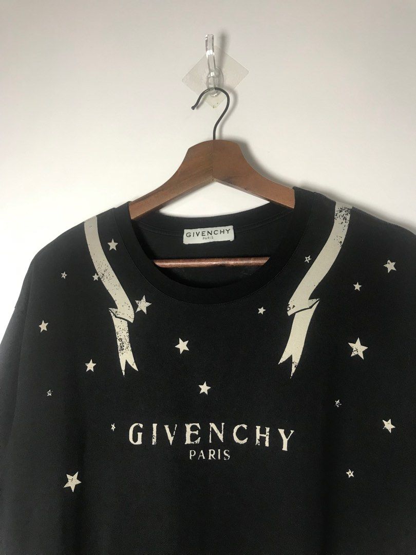 Givenchy Paris Black Gemini Logo T-Shirt (Category: Luxury Apparel) located in Naga. Submitted by highlabel.ph (Listing ID 1400791971, Image 3). Description: Like new No flaws Size medium Chest width: 23 inches Length: 29 inches 'Price is negotiable. Do not hesitate to place a reasonable offer. Do not make an offer if unsure in taking.' Dm for more details thanks! 😊.