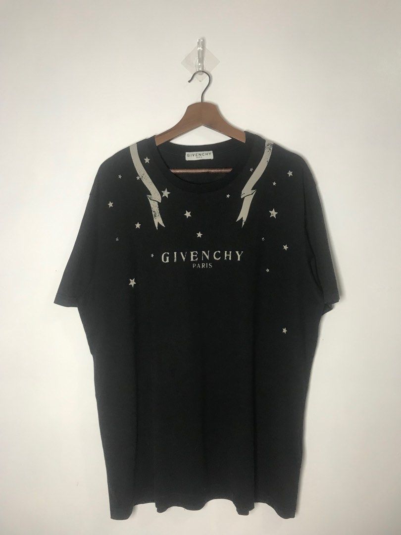 Givenchy Paris Black Gemini Logo T-Shirt (Category: Luxury Apparel) located in Naga. Submitted by highlabel.ph (Listing ID 1400791971, Image 2). Description: Like new No flaws Size medium Chest width: 23 inches Length: 29 inches 'Price is negotiable. Do not hesitate to place a reasonable offer. Do not make an offer if unsure in taking.' Dm for more details thanks! 😊.
