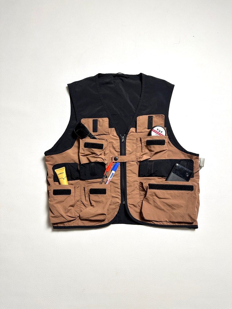 GU Utility Vest (Category: Vests) located in Bacolod City. Submitted by thestitchph (Listing ID 1400924564, Image 3). Description: - GU utility vest - Brown and black color scheme - Size 2 - Multiple pockets - Zipper closure - Adjustable buckle - Made of nylon - Perfect for layering Dimes: 22x23” Good as new.