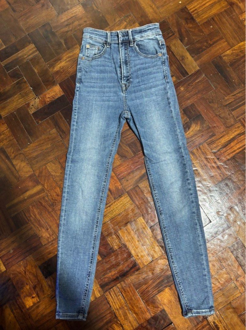High-Waisted Skinny Jeans (Category: Jeans) located in Manila. Submitted by jing3021 (Listing ID 1400888182, Image 2). Description: Blue and Black High-Waisted Jeans Buy 2 for 700 .