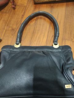 (Category: ) located in . Submitted by cheapestvintagebag (Listing ID 1400834758, Image 1). Description: .