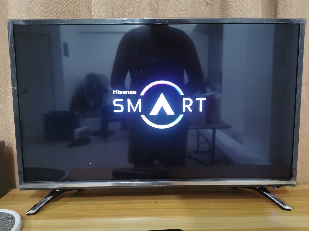 Hisense Smart TV with Netflix (Category: TV) located in Quezon City. Submitted by jm225 (Listing ID 1400779805, Image 2). Description: - Hisense Smart TV - Includes remote control - Pre-installed with Netflix and YouTube - Mirror mode using mobile - In good working condition - Sleek design - Ready for use 32in current loc of the TV SJDM.
