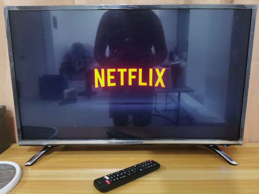 Hisense Smart TV with Netflix (Category: TV) located in Quezon City. Submitted by jm225 (Listing ID 1400779805, Image 3). Description: - Hisense Smart TV - Includes remote control - Pre-installed with Netflix and YouTube - Mirror mode using mobile - In good working condition - Sleek design - Ready for use 32in current loc of the TV SJDM.