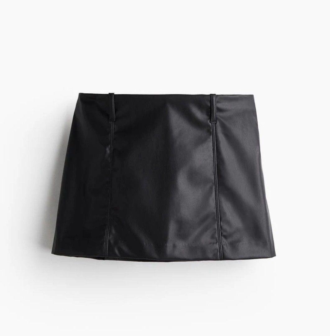 H&M A-Line Leather Mini Skirt (Category: Skirts) located in Makati City. Submitted by randomelle (Listing ID 1400966591, Image 1). Description: PLEASE READ NEW, NEVER USED Last price already, not rush For sale only Available while posted RFS a little too big for me Size EU 34 Fits lower hip 33.9-35.4" Exactly like the photo Bought October 2025 Actual photo posted..