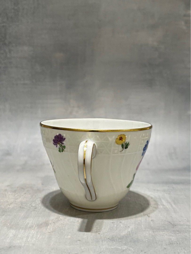 Hutschenreuther Germany Floral Teacup (Category: Coffee & Tea Tableware) located in Silang. Submitted by smallwarescollectibles (Listing ID 1400893621, Image 3). Description: Hutschenreuther Moritzburg Hutmori Coffee Cup 2 pc available P450 each or take all at P800 D:3.5” H:2.7” Both VGC.