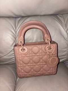 (Category: ) located in . Submitted by _closet888 (Listing ID 1400796274, Image 1). Description: .
