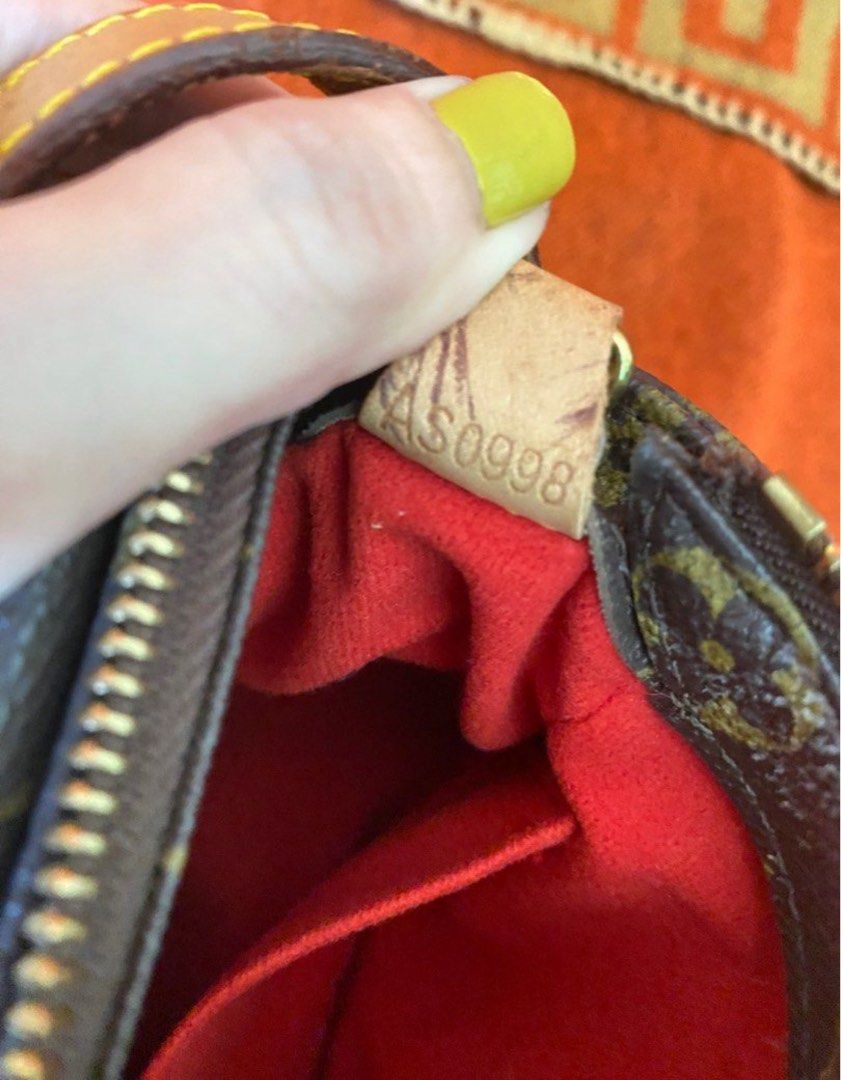 LV VIVA CITE PM (Category: Luxury Bags & Wallets) located in Davao. Submitted by littlesinsin08 (Listing ID 1400854288, Image 3). Description: LV VIVA CITE (small)PM BAG used in good condition NGA (japan surplus) please see photos gcash payment lbc shipment.