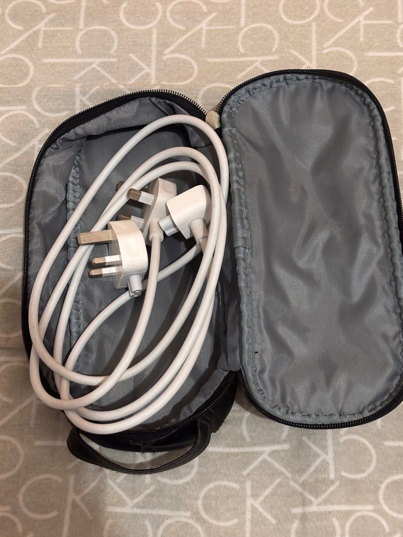 MacBook Connector (Category: Laptops & Notebooks) located in Taguig. Submitted by lgabiana (Listing ID 1400811650, Image 2). Description: - MacBook connector included - Comes with carrying case - Includes power adapter and white cable - UK plug - Ready to use.