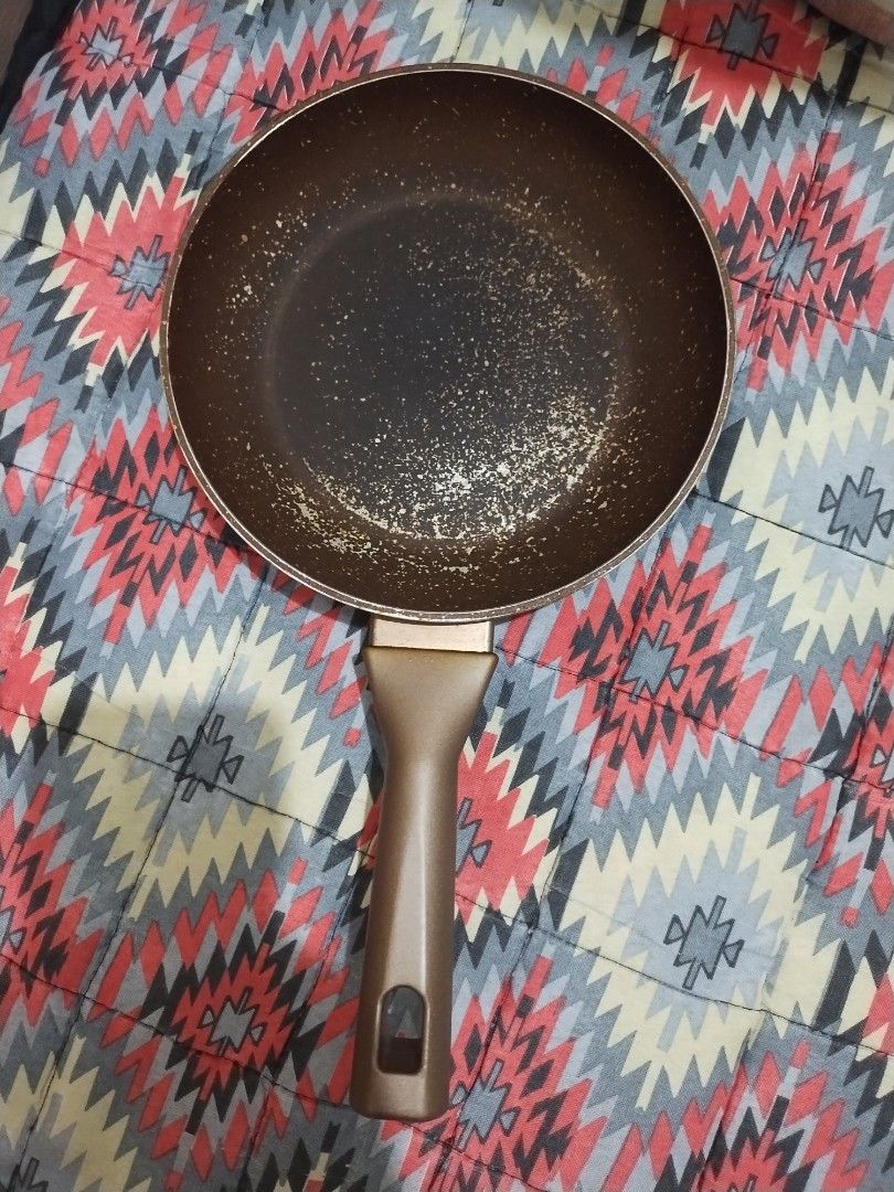 Masflex Aluminum Non-Stick Frying Pan (Category: Cookware & Accessories) located in Makati City. Submitted by chamarket.2022 (Listing ID 1400799364, Image 1). Description: - Masflex non-stick frying pan - 9-inch diameter - Brown exterior - Silver base with Masflex logo - Suitable for electric and gas stoves - Matching handle.